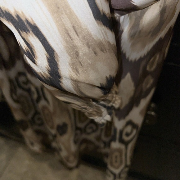 Chico's Size 1 (M) Brown Tan Ikat Design Blouse Peasant Silky Elastic 3/4 Sleeve - Picture 4 of 8